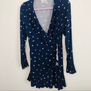 Urban Outfitters blue floral tie ruffled kimono M